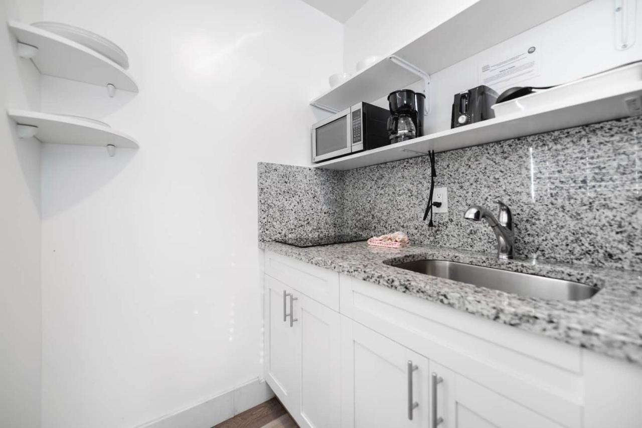 Cozy 1 Bedroom With Pool Steps From The Beach #41 Hollywood Extérieur photo